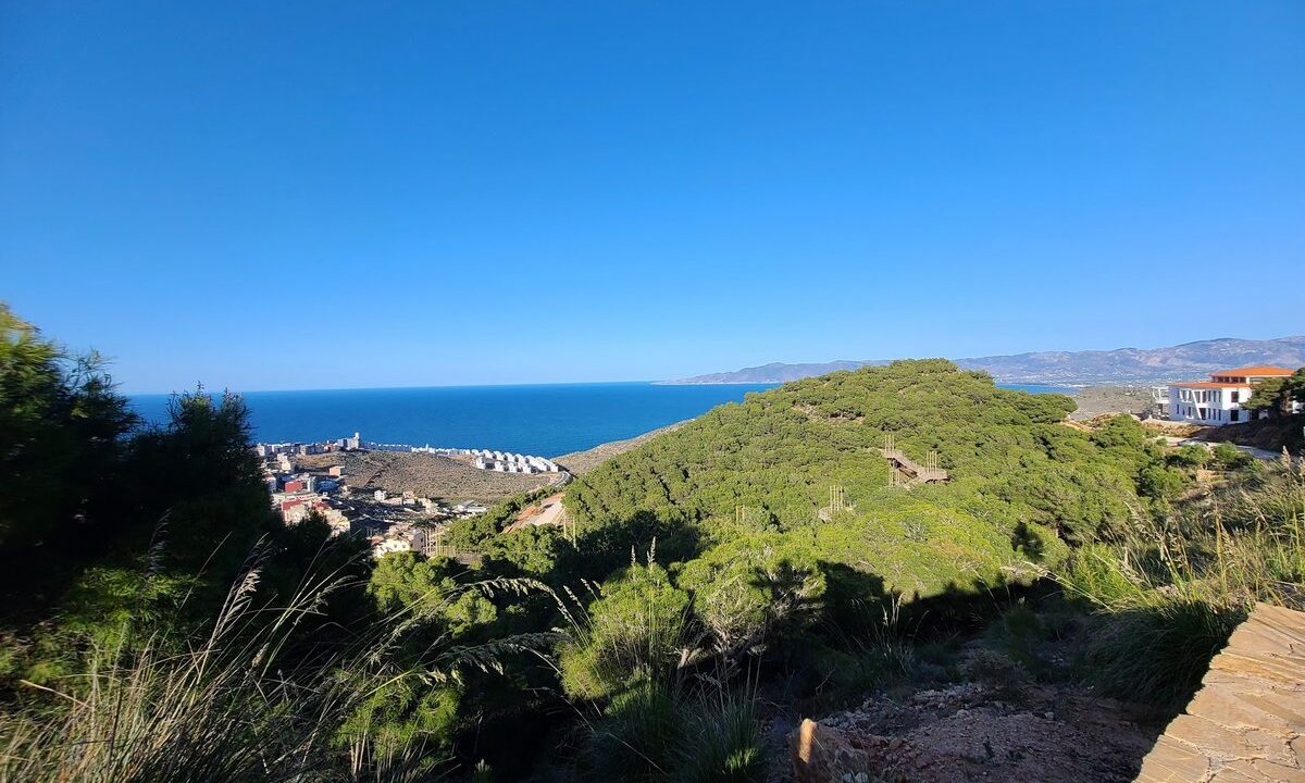 «بوجيبار» بالحسيمة.. شرفة خضراء على المتوسط ووجهة لعشاق الطبيعة