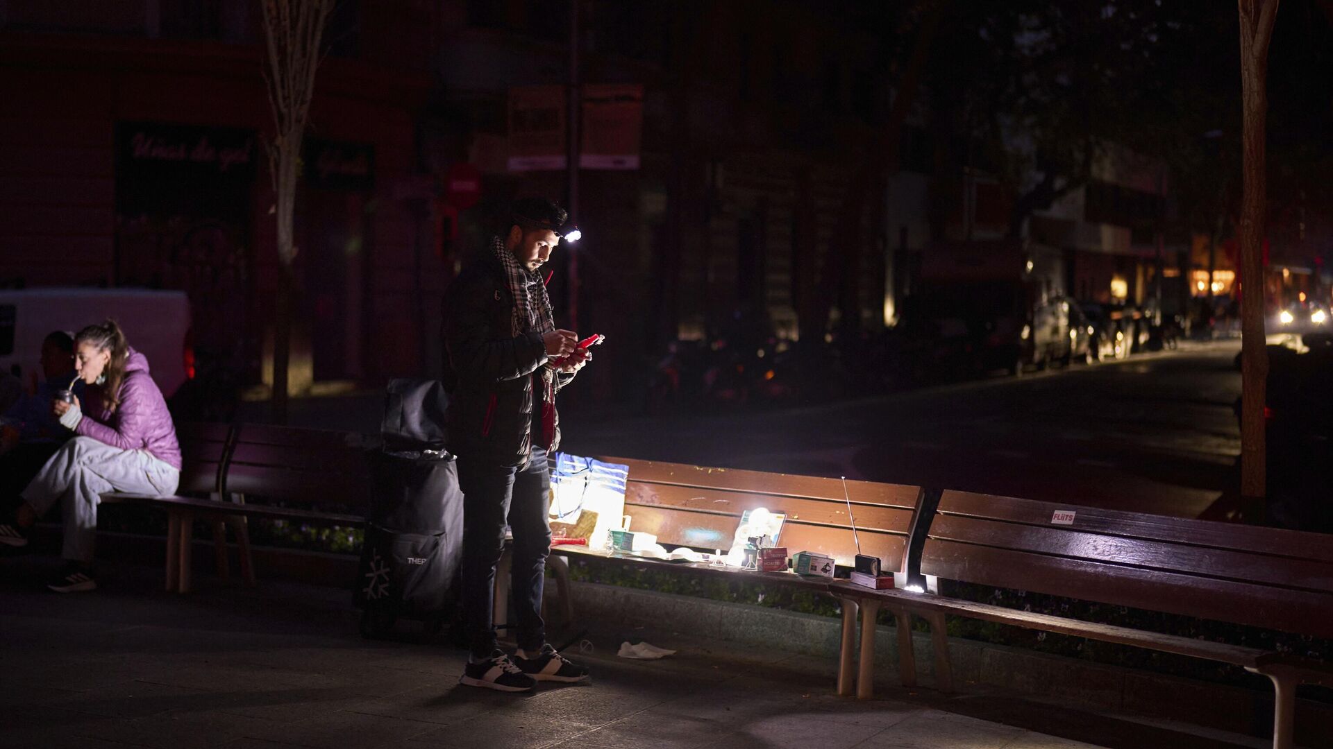 تقرير: الانقطاع الكهربائي الذي شل شبه الجزيرة الإيبيرية ناجم عن اضطراب التوتر الكهربائي