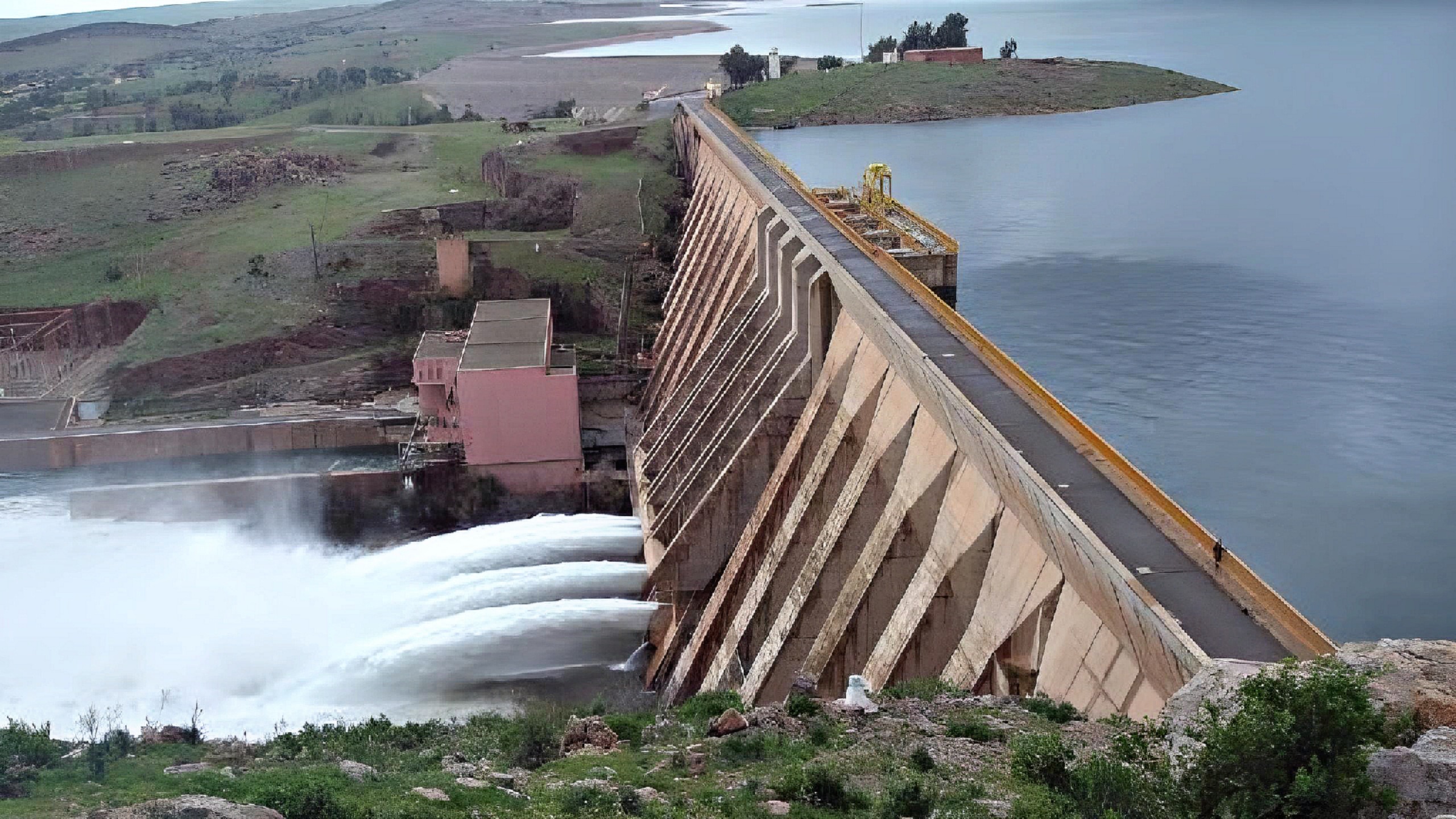 أمطار الخير ترفع مخزون السدود وتحسن الوضعية المائية gلمملكة