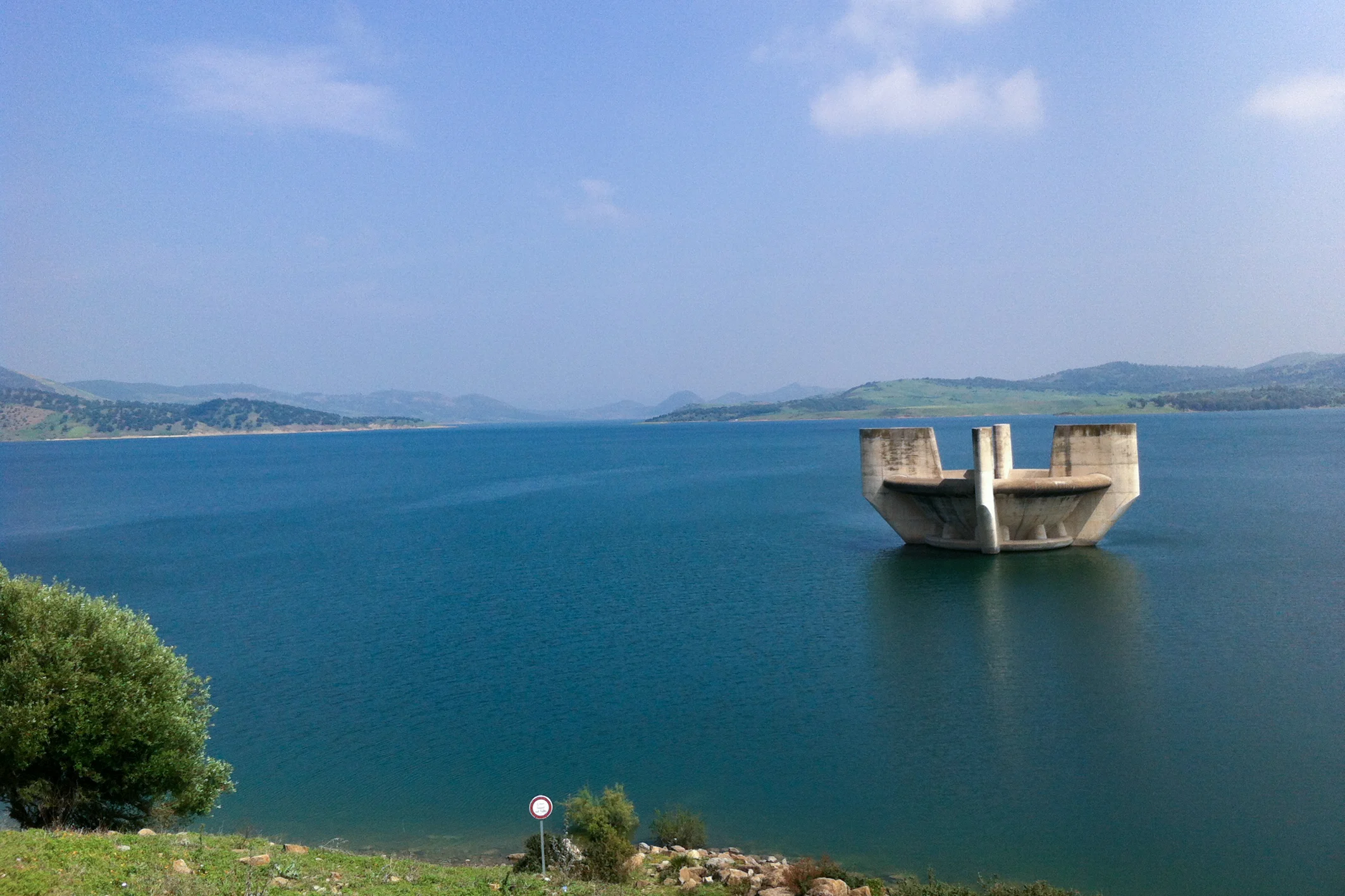 سد «وادي المخازن» يتجاوز 166 في المائة من الملء